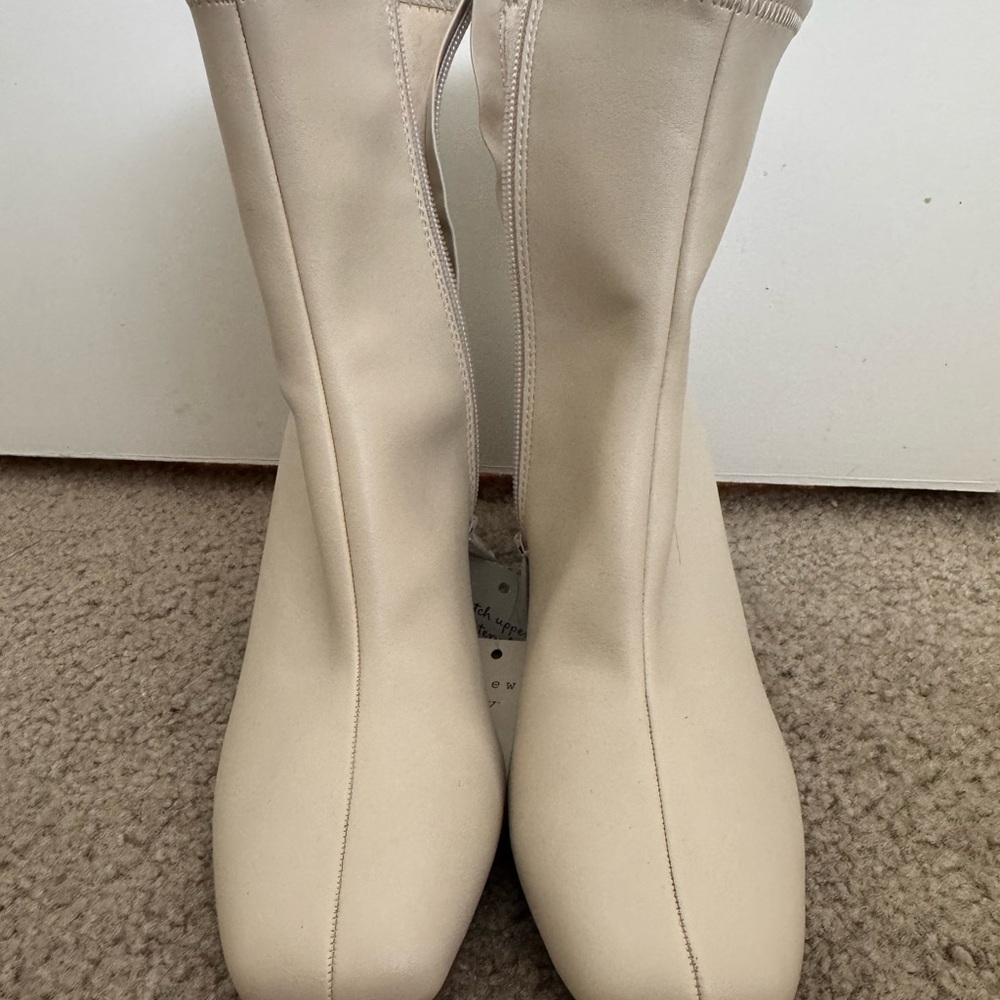 Elegant Cream Women's Boots